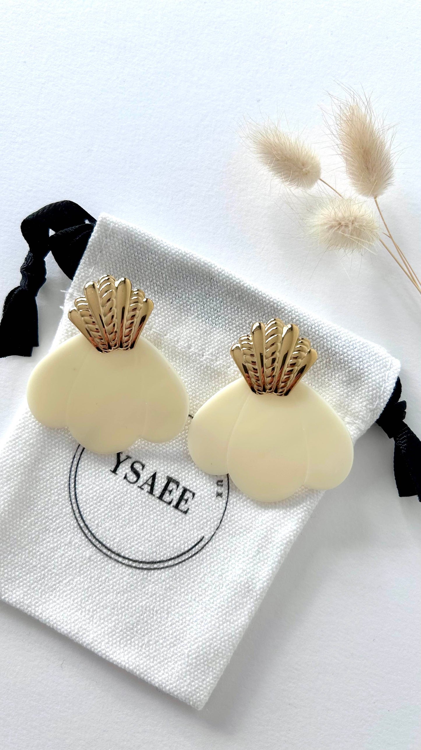 Boucles d'oreilles Flora crème